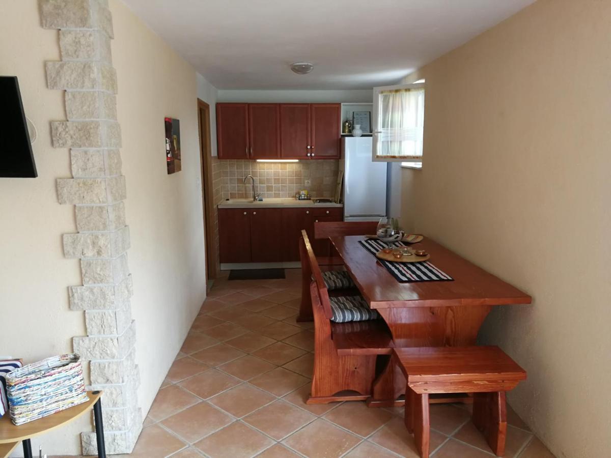 Apartmani Ban Omisalj ภายนอก รูปภาพ