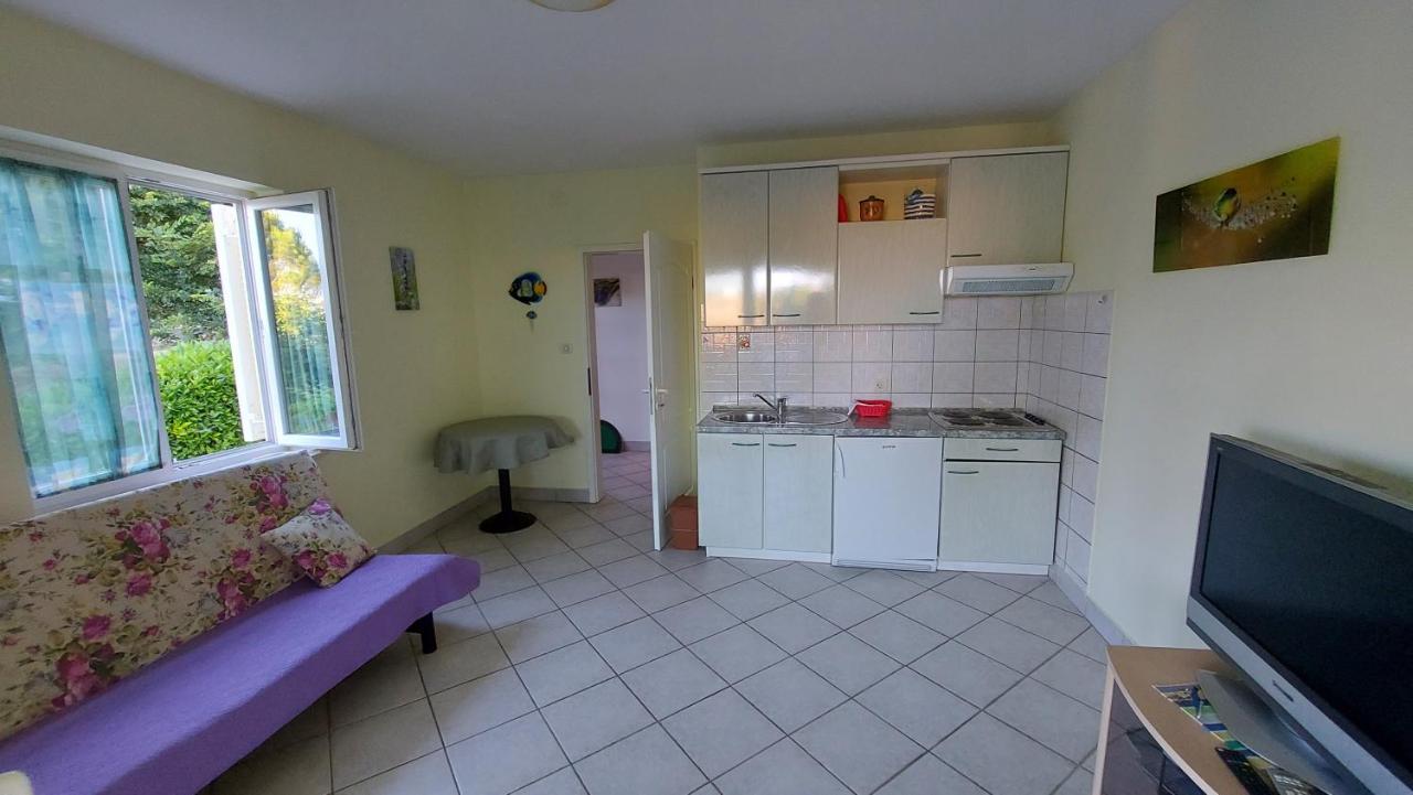 Apartmani Ban Omisalj ภายนอก รูปภาพ