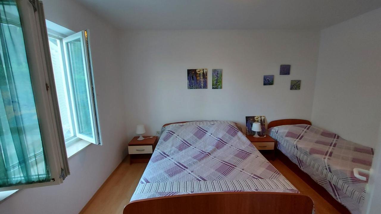 Apartmani Ban Omisalj ภายนอก รูปภาพ