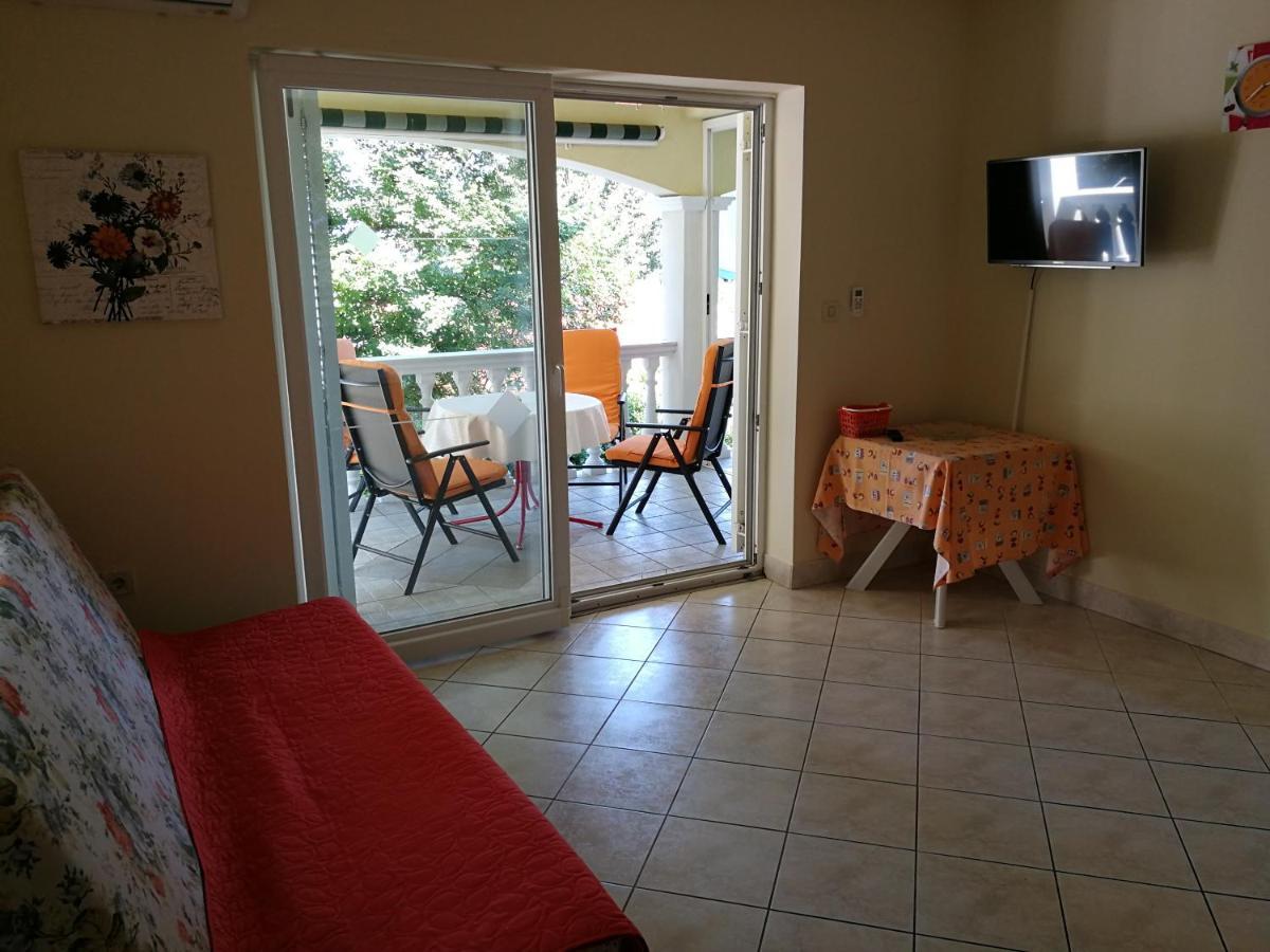 Apartmani Ban Omisalj ภายนอก รูปภาพ