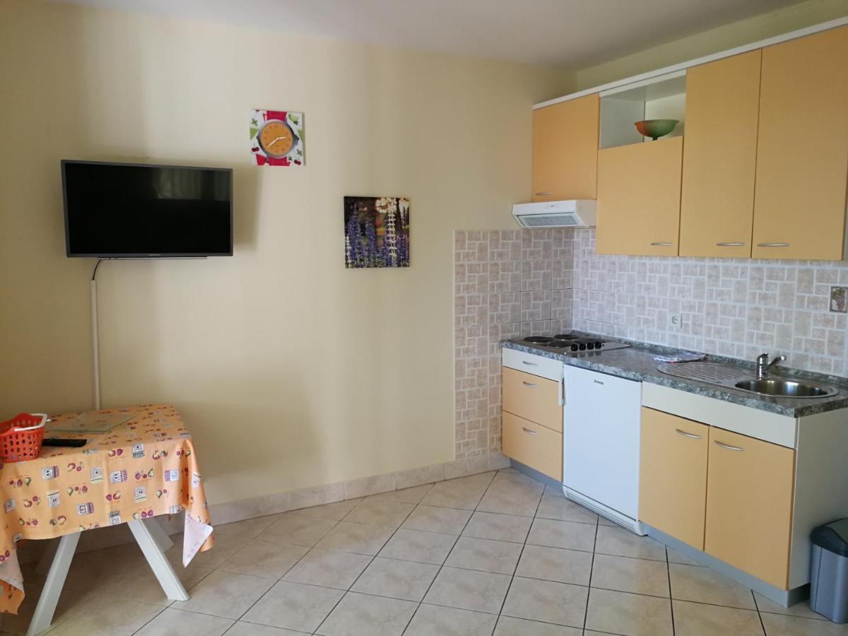 Apartmani Ban Omisalj ภายนอก รูปภาพ