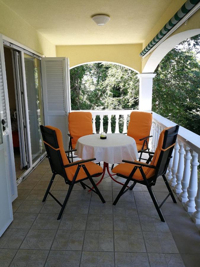 Apartmani Ban Omisalj ภายนอก รูปภาพ